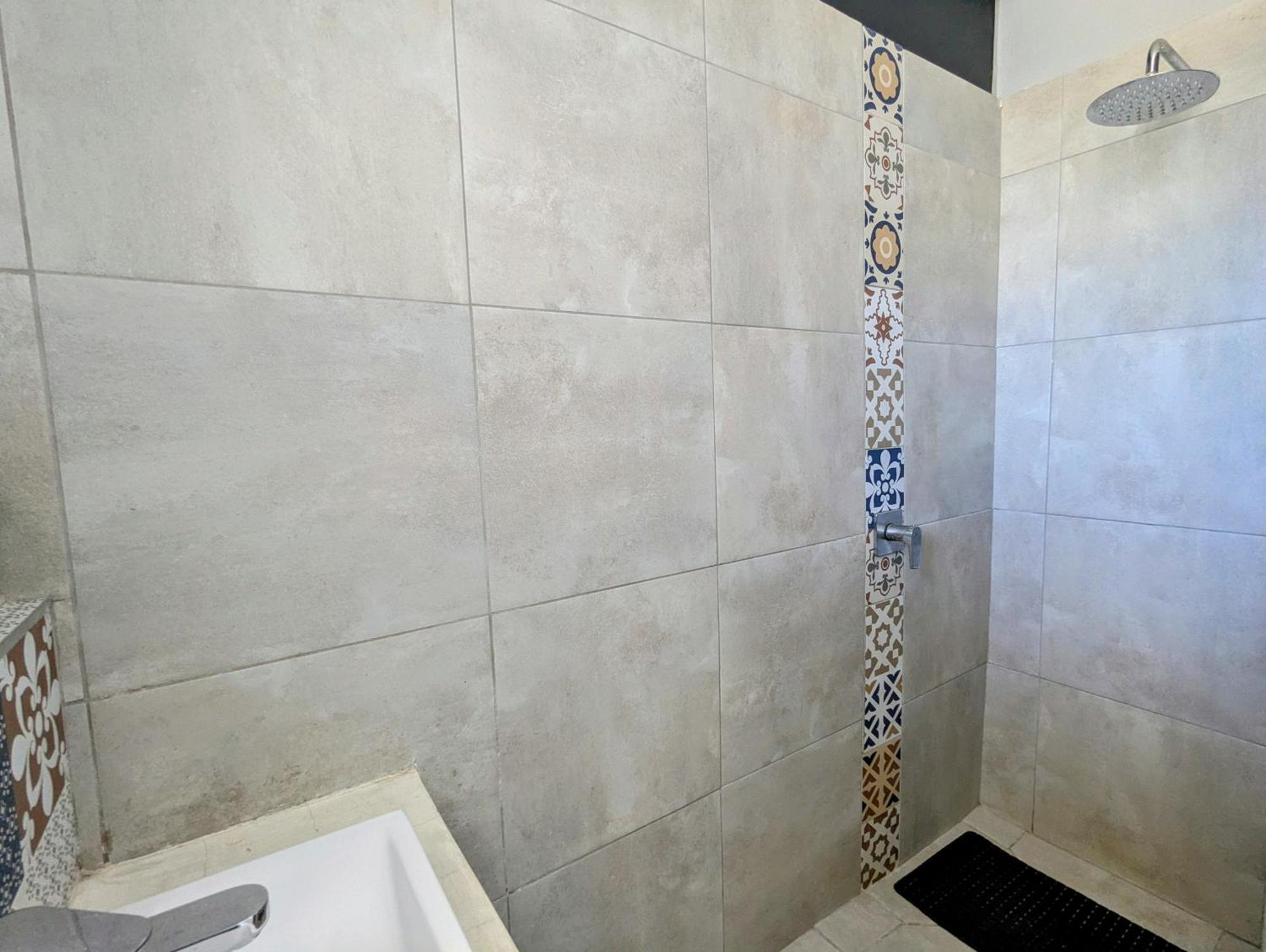 Apartment Modern With Balcony In Prime Sea Point